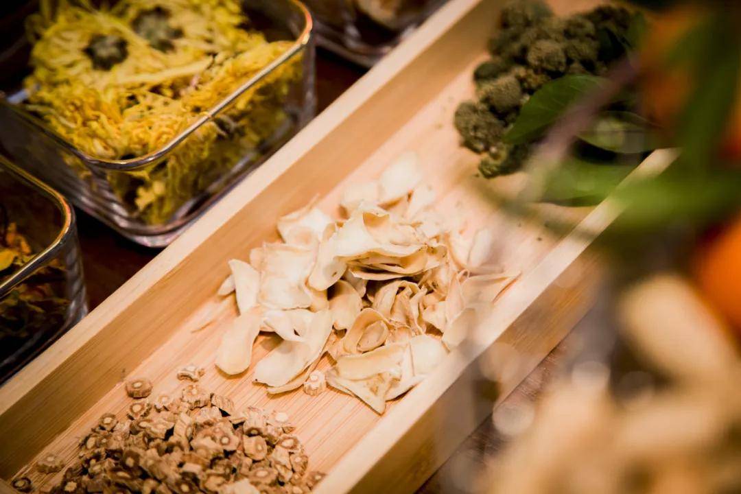 子宫肌瘤有什么症状表现?南昌贡方堂中医万倩雯经方调治护子宫