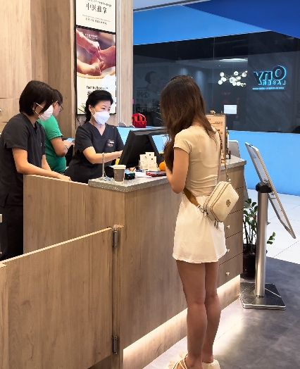 新加坡中医看脱发怎么调理？贡方堂TCM吴美仪内调+外洗，把发根养回来