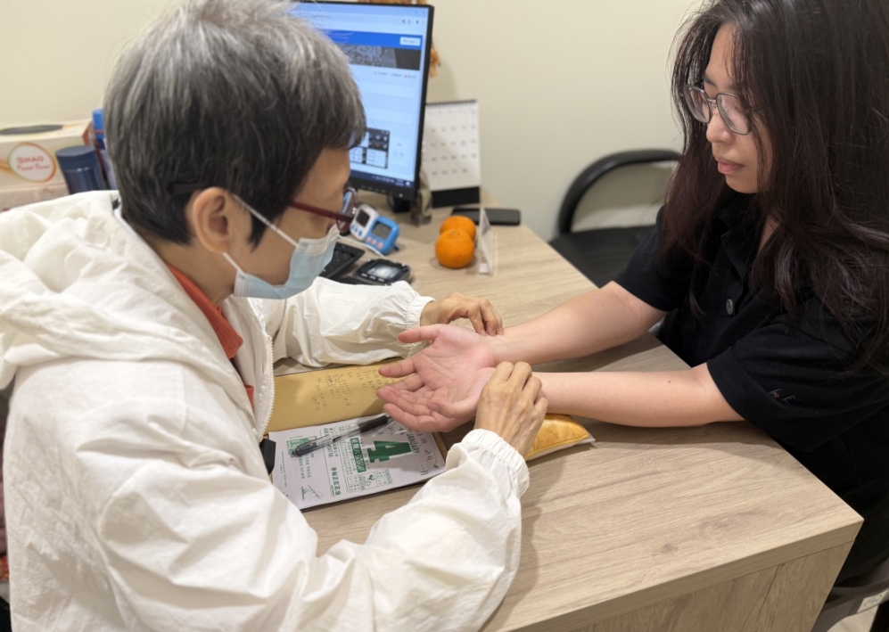 甲状腺结节有什么症状表现？新加坡贡方堂TCM中医吴美仪一方散结，更调根!