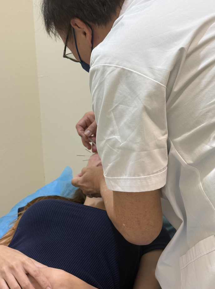 新加坡中医看颈椎病怎么治疗?贡方堂TCM丘保润一人一方,针药并用更见效