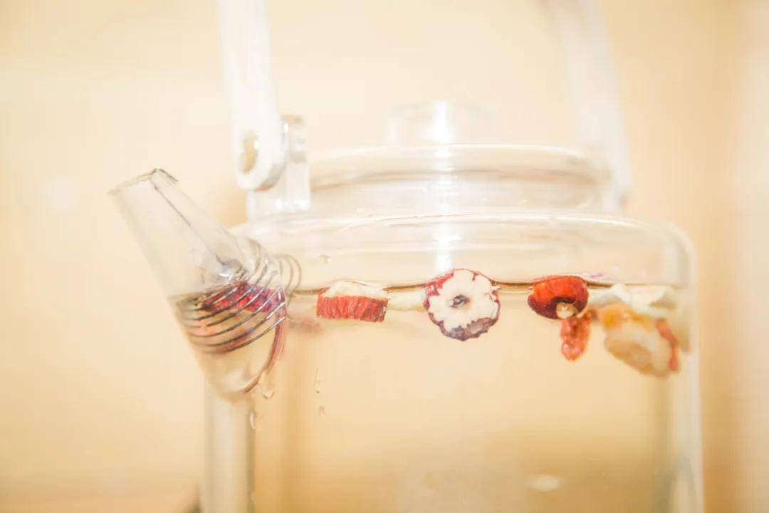 甲状腺结节有什么症状表现？新加坡贡方堂TCM中医吴美仪一方散结，更调根!