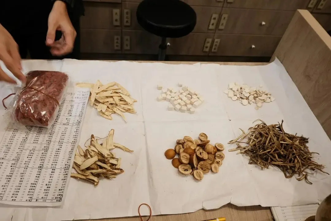 新加坡中医看湿疹怎么调理？贡方堂TCM吴美仪一方一膏，把湿毒清出去