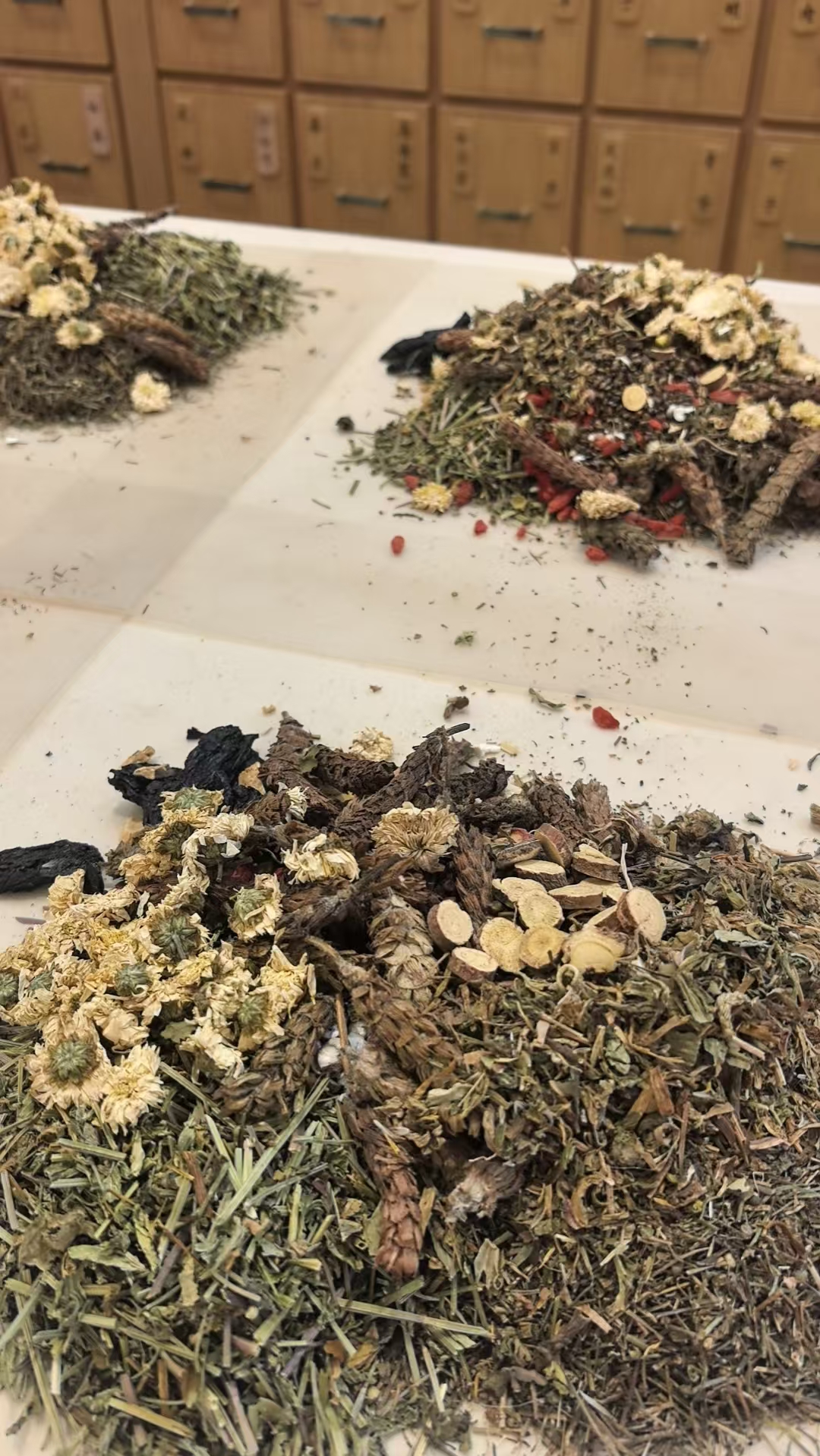 头发白中医怎么调理治疗?新加坡贡方堂TCM陈慧芳一方养回乌黑秀发