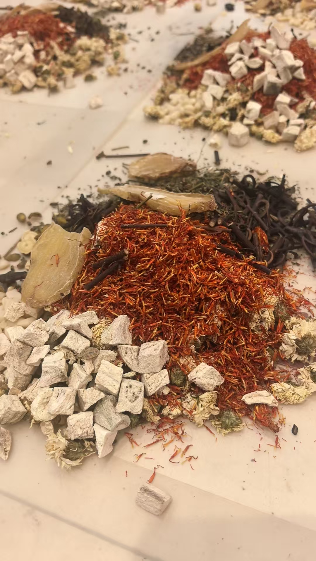 新加坡中医看颈椎病怎么治疗?贡方堂TCM丘保润一人一方,针药并用更见效