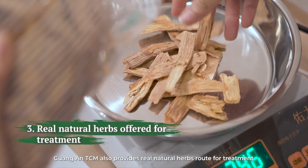 新加坡中医看肩周炎怎么治疗 ？贡方堂TCM吴美仪一方一油，把冻住的肩化开